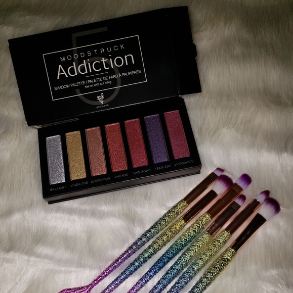 Younique by Erica Reeves Rep Other - NWT YOUNIQUE Moonstruck Eyeshadow Pallette